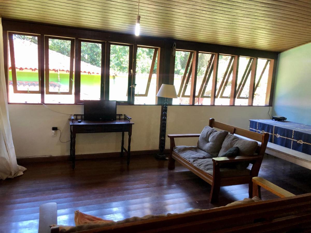 Casa Da Mata Com Piscina Natural Em *